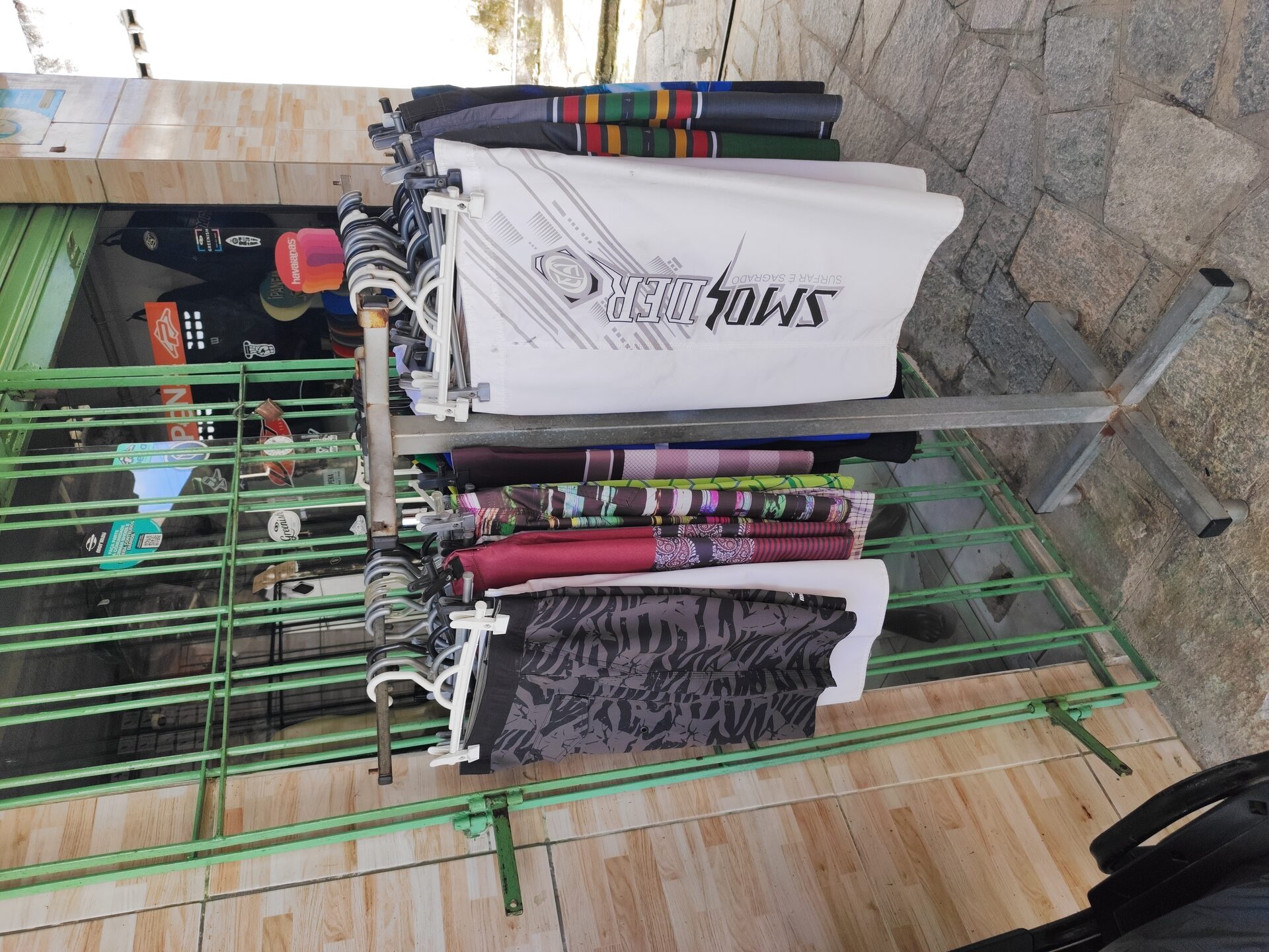 Roupas na loja